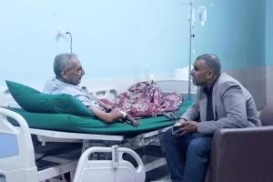 بتكليف من  وزير الدولة محافظ عدن..الوكيل مبجر يزور الصحفي نجيب صديق