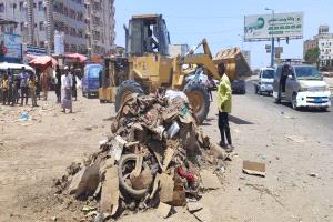 حملة تستهدف ازالة الاكشاك والبسطات العشوائية المتواجدة بجانب الطريق العام بتبن