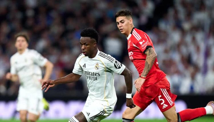 فينيسيوس ونجم برشلونة يتصدران تشكيل أوروبا في فبراير 