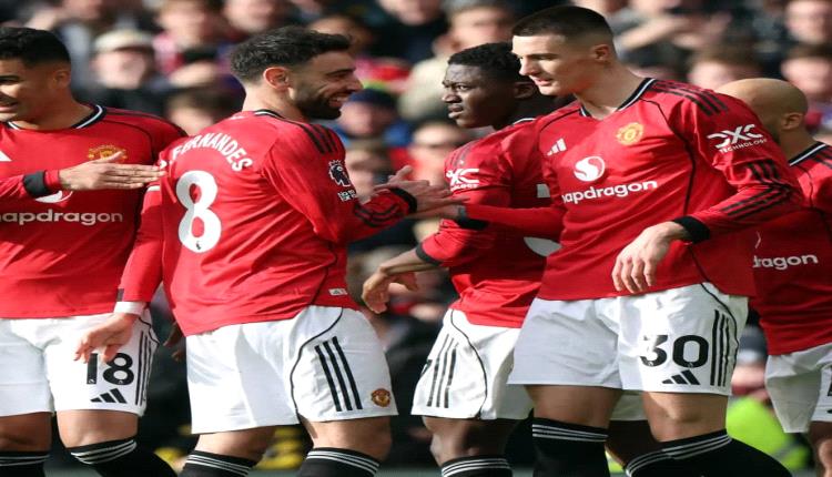 يونايتد يسقط بالاس ويرتقي للمركز الثالث