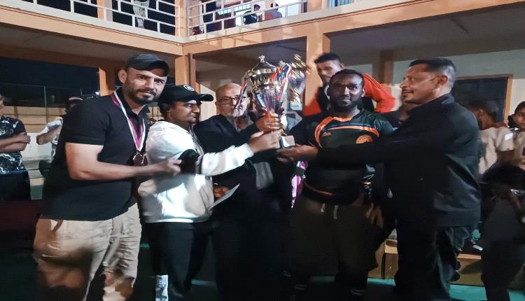 شمسان يتوج بطلا لبطولة الملاكمة بالعاصمة عدن بنسختها السادسة ويواصل تفوقه على خصمه