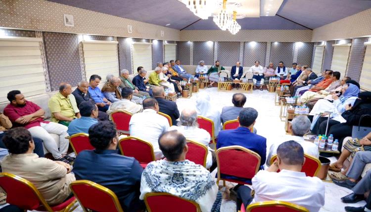 لقاء "معاشيق" الرمضاني.. رئيس الوزراء ومحافظ عدن: انتظام الرواتب وعهد من الخدمات والتنمية 