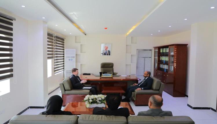 وزير الاتصالات يبحث مع مدير مكتب المبعوث الأممي إلى اليمن مستجدات الأوضاع في اليمن وتعزيز التنسيق لدعم الاستقرار
