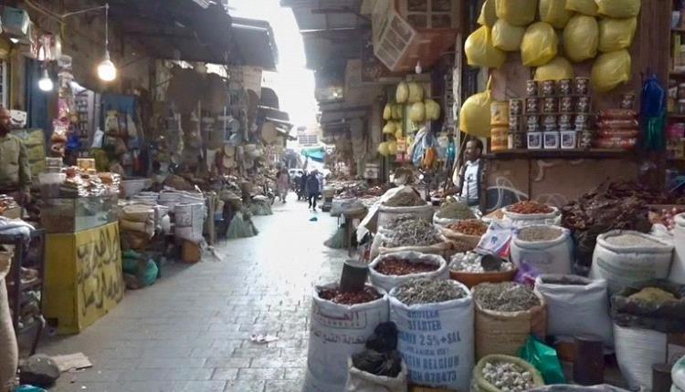 عبادة وعمل.. «رمضان» فرصة رزق لشباب اليمن
