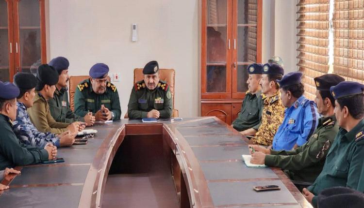 مدير عام شرطة شبوة: يترأس اجتماعاً أمنياً لمناقشة الخطط والتحديات الأمنية