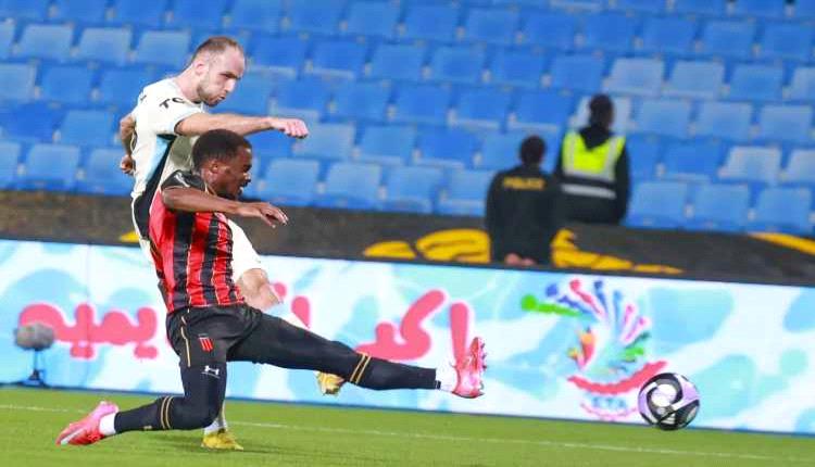 الرياض المتعثر يضرب اتحاد عدن بثلاثية في دوري روشن السعودي