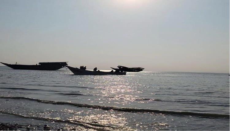 الحملة الأمنية للعمالقة تضبط قارب تهريب يحتوي 623 كيلو مخدرات قبالة سواحل لحج