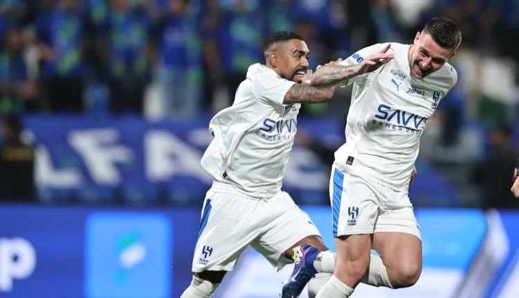 الهلال يواصل مطاردة المتصدر النصر بفوز صعب على الفتح في دوري روشن