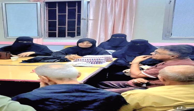 اكرامية رمضانية لموظفي ادارة محو الأمية وتعليم الكبار بالعاصمة عدن  