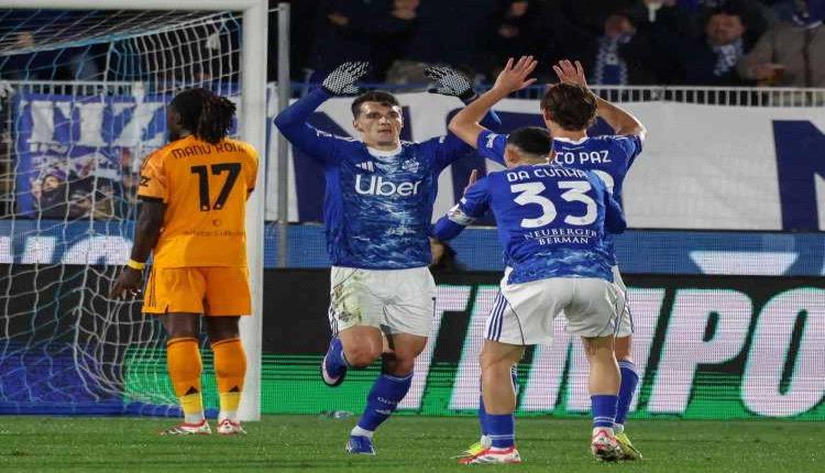 كومو يقلب الطاولة على روما ويخطف المركز الرابع في الدوري الإيطالي