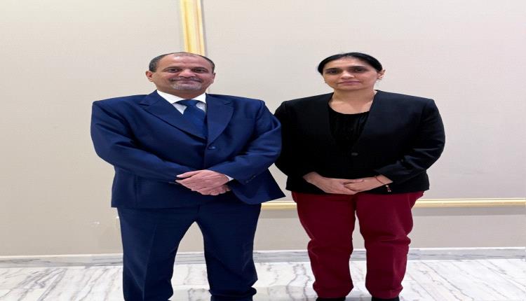 اللواء شلال شايع ينسق مع بريطانيا جهود مكافحة الإرهاب