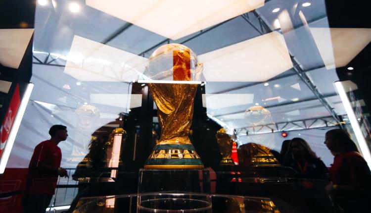 «فيفا» يعلن أن «كأس العالم» مصدر دخله الرئيسي... ويدعو إلى السلام