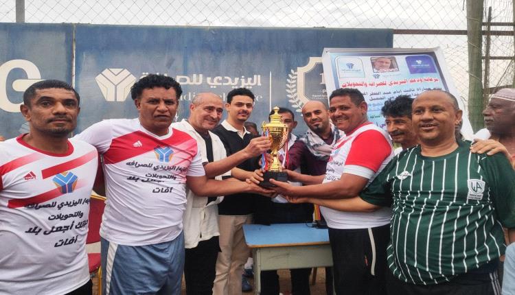 نجوم قدامى التلال والوحدة وحسان وخنفر في احتفالية كروية عيدية