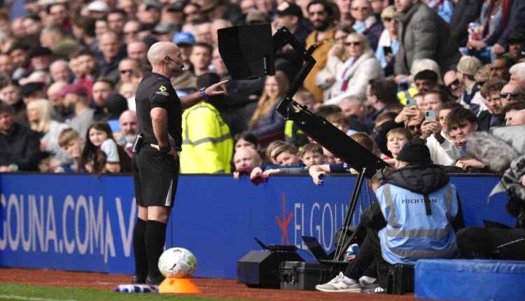 تقرير: 54 خطأ للحكام وتقنية " فار " في الدوري الإنجليزي الممتاز هذا الموسم