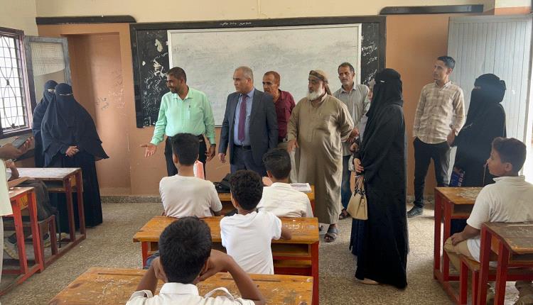 زيارة مفاجئة لوزير التربية والتعليم (العبادي) للمدارس مع بداية الفصل الدراسي الثاني