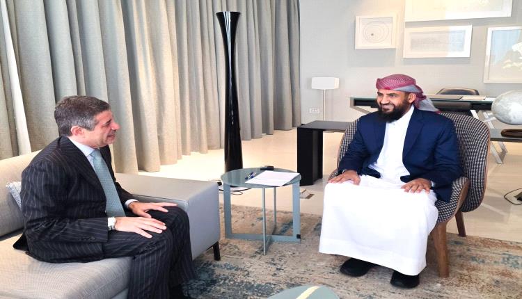 تهديدات الحوثي ومكافحة الإرهاب تتصدر لقاء المحرّمي مع السفير الأمريكي