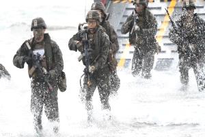 الحوثيون ينضمون للحرب ووصول مشاة بحرية أميركية إلى المنطقة
