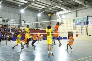 عدن وأبين تواصلان التألق في بطولة البرنامج السعودي للكرة الطائرة بعدن