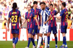 بخلاف رافينيا.. نجم برشلونة خارج حسابات فليك في موقعة أتلتيكو مدريد