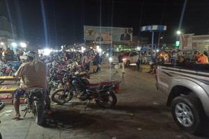 ازدحام كبير للمواطنين خلال اواخر شهر رمضان في الحوطة بلحج