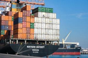 الكويت.. هجمات على منشأتين بحريتين وخسائر مادية