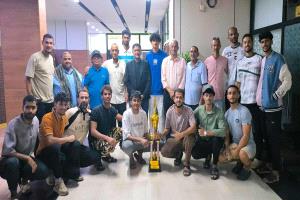 الشاذلي يقيم مأدبة عشاء لمنتخب عدن بمناسبة فوزهم ببطولة منتخبات المحافظات للكرة الطائرة