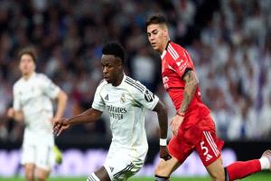 فينيسيوس ونجم برشلونة يتصدران تشكيل أوروبا في فبراير