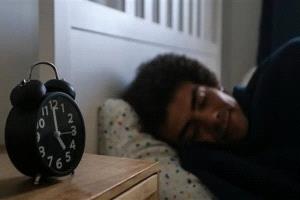 أبرزها شاي البابونج.. أطعمة تحسن جودة النوم