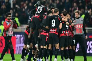 ميلان يلدغ إنتر ويشعل سباق الكالتشيو