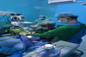 تدشين المخيم السابع لعمليات تصحيح حول العين للأطفال بعدن بدعم فاعل خير مقيم في أمريكا