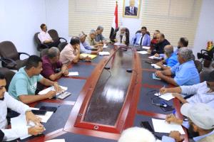 اجتماع بعدن يبحث تفعيل الدورة الرقابية وتعزيز كفاءة الضبط القضائي
