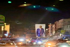 رغم توجيهات بمنعها... رفع صور الرئيس القائد "عيدروس الزُبيدي" في عاصمة حضرموت 