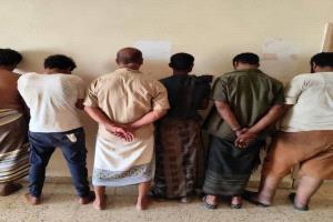 المهرة: قوات الأمن تطيح بخلية إجرامية (صور)