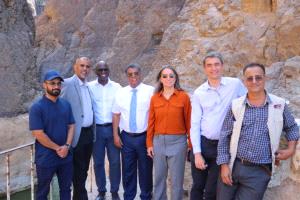 الشاذلي يستقبل وفد البنك الدولي ويطّلعهم على أبرز المعالم السياحية والتاريخية في عدن