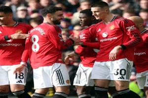 يونايتد يسقط بالاس ويرتقي للمركز الثالث