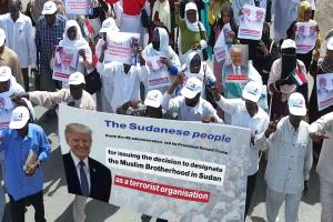 احتفالات واسعة في الشارع السوداني بعد إدراج الإخوان على قوائم الإرهاب