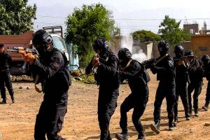 اليمن يحذر من تصعيد الحوثيين وتنسيقهم مع «جماعات إرهابية»
