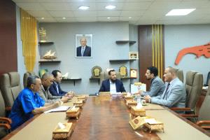 المحافظ شيخ يطلع على برنامج ونشاط الجامعة الألمانية ويحث على استمرارية تقديم المنح المجانية للطلاب المتفوقين في العاصمة عدن
