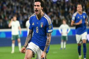 إيطاليا تقطع نصف طريق المونديال بالفوز على أيرلندا الشمالية