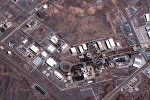 استهداف قواعد عسكرية ومنشأة نووية.. عدن تايم ترصد أبرز تطورات اليوم الـ21 للصراع الأمريكي–الإسرائيلي مع إيران