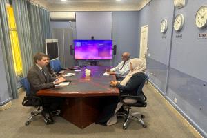 عدن: وزيرة شؤون المرأة تبحث مع المبعوث الأممي تعزيز تمكين المرأة ودعم الاستقرار