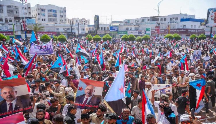 صور أولية من مليونية التفويض بالعاصمة عدن 