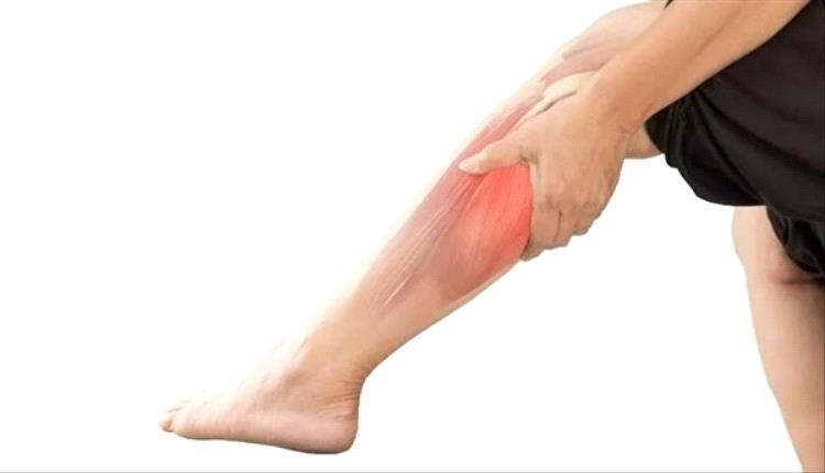 أسباب الإصابة بتشنجات الساق ليلًا 