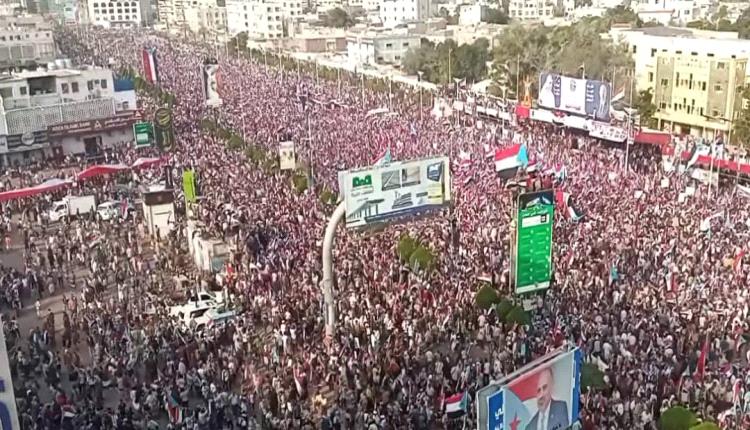 بين حرارة الشمس وقوة الإرادة، مشهد يفوق كل التوقعات، ويسقط كل حسابات الخصوم 