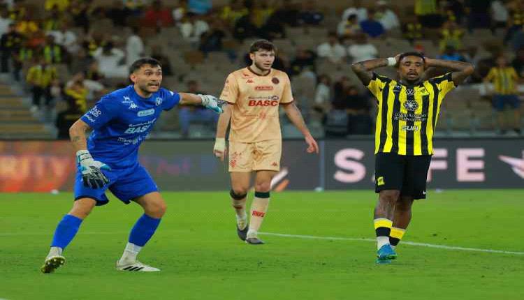سباق خطف بطاقة التأهل للنخبة الآسيوية.. الاتحاد يهدر نقطتين ثمينتين أمام الخلود في دوري روشن
