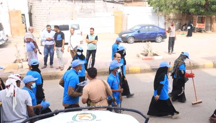 تدشين حملة نظافة مجتمعية في منطقة البساتين بعدن 