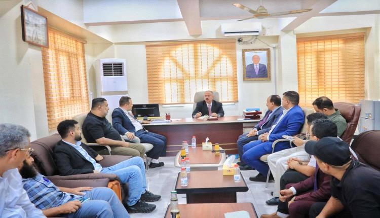 عدن.. تحركات حكومية لمواجهة تداعيات تسرب زيتي وتعزيز السلامة البحرية بميناء عدن 