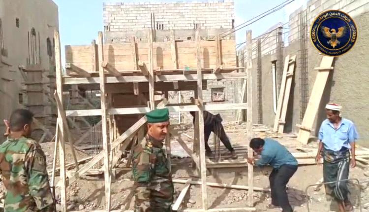 حملة واسعة لإزالة التعديات ووقف البناء العشوائي في عدد من مديريات العاصمة عدن 