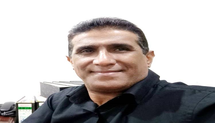 ناشط سياسي يحذر من تفاقم معاناة المواطنين في عدن وسط تأخر الرواتب وتدهور الخدمات 