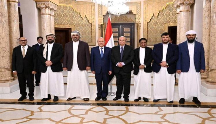 نقل صلاحيات الرئيس هادي وتشكيل مجلس القيادة: بين الأسباب المعلنة والتفسيرات المتداولة